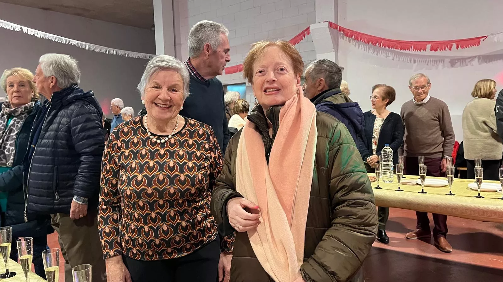 Brindis navideño y fiesta con los participantes de "Sácame a bailar". Foto Mercedes Manterola