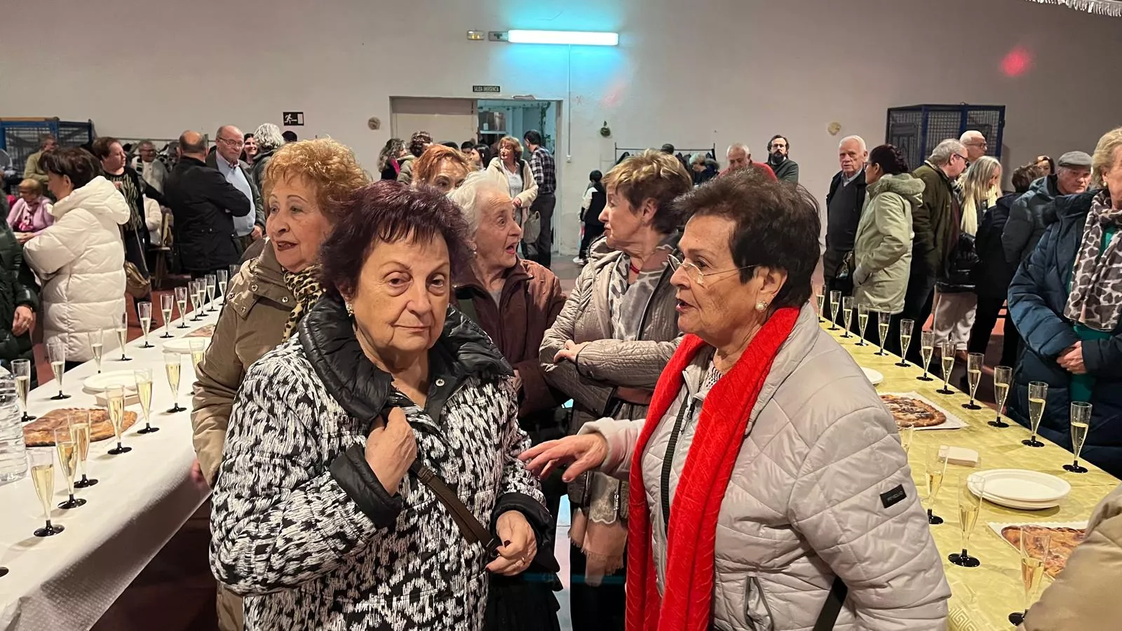 Brindis navideño y fiesta con los participantes de "Sácame a bailar". Foto Mercedes Manterola
