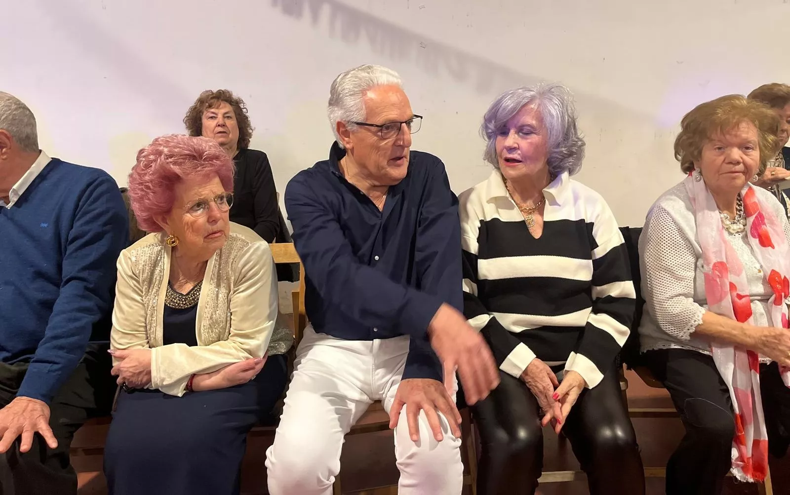 Brindis navideño y fiesta con los participantes de "Sácame a bailar". Foto Mercedes Manterola