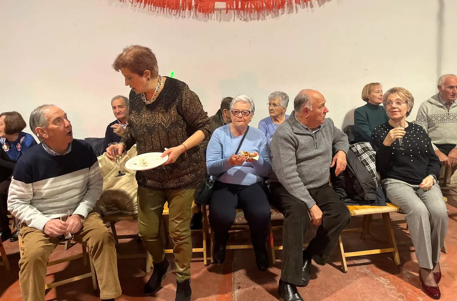 Brindis navideño y fiesta con los participantes de "Sácame a bailar". Foto Mercedes Manterola