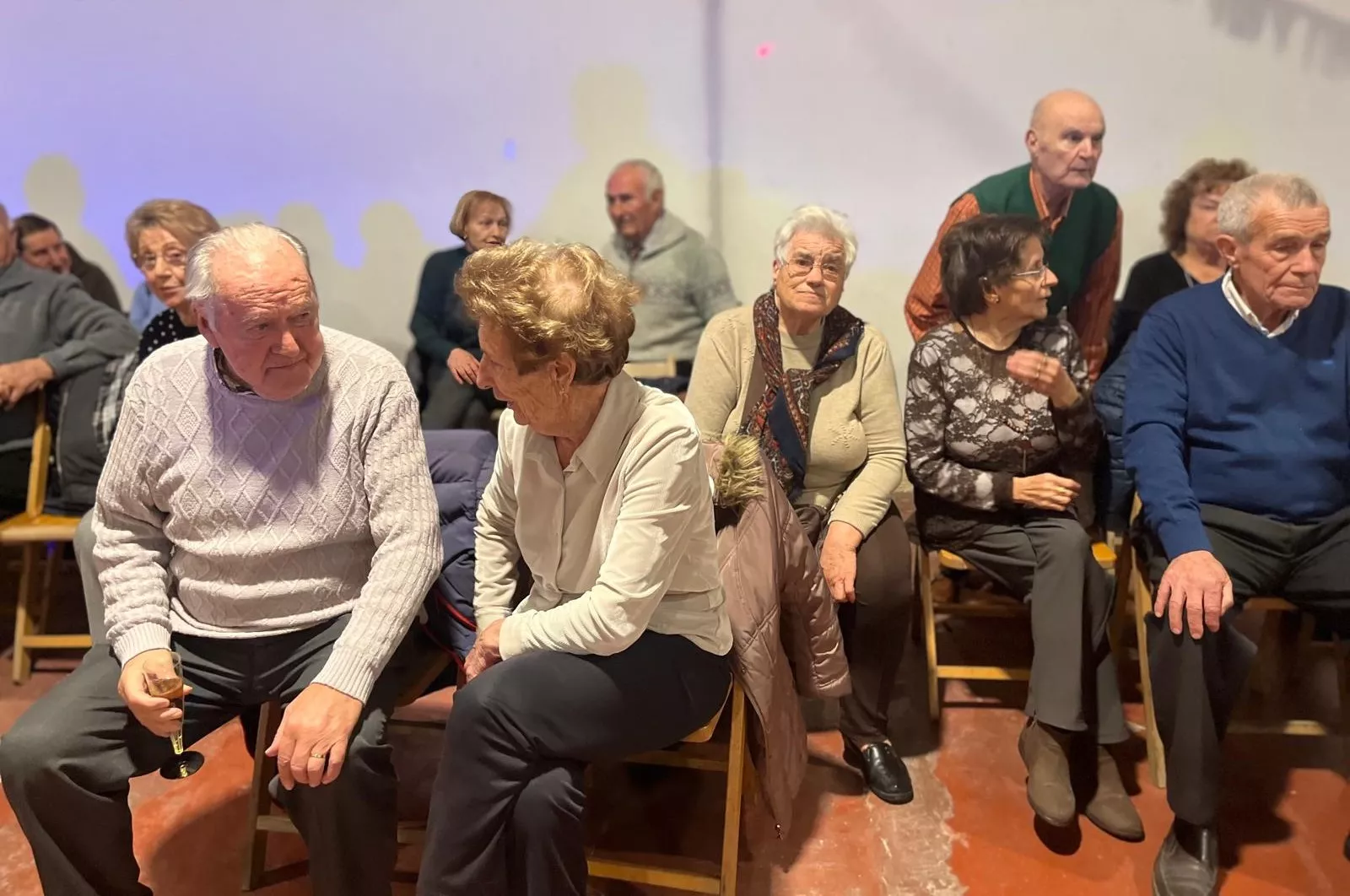 Brindis navideño y fiesta con los participantes de "Sácame a bailar". Foto Mercedes Manterola