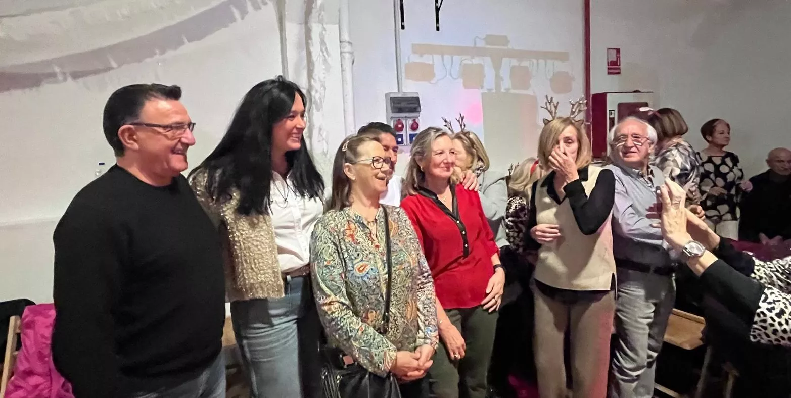 Brindis navideño y fiesta con los participantes de "Sácame a bailar". Foto Mercedes Manterola