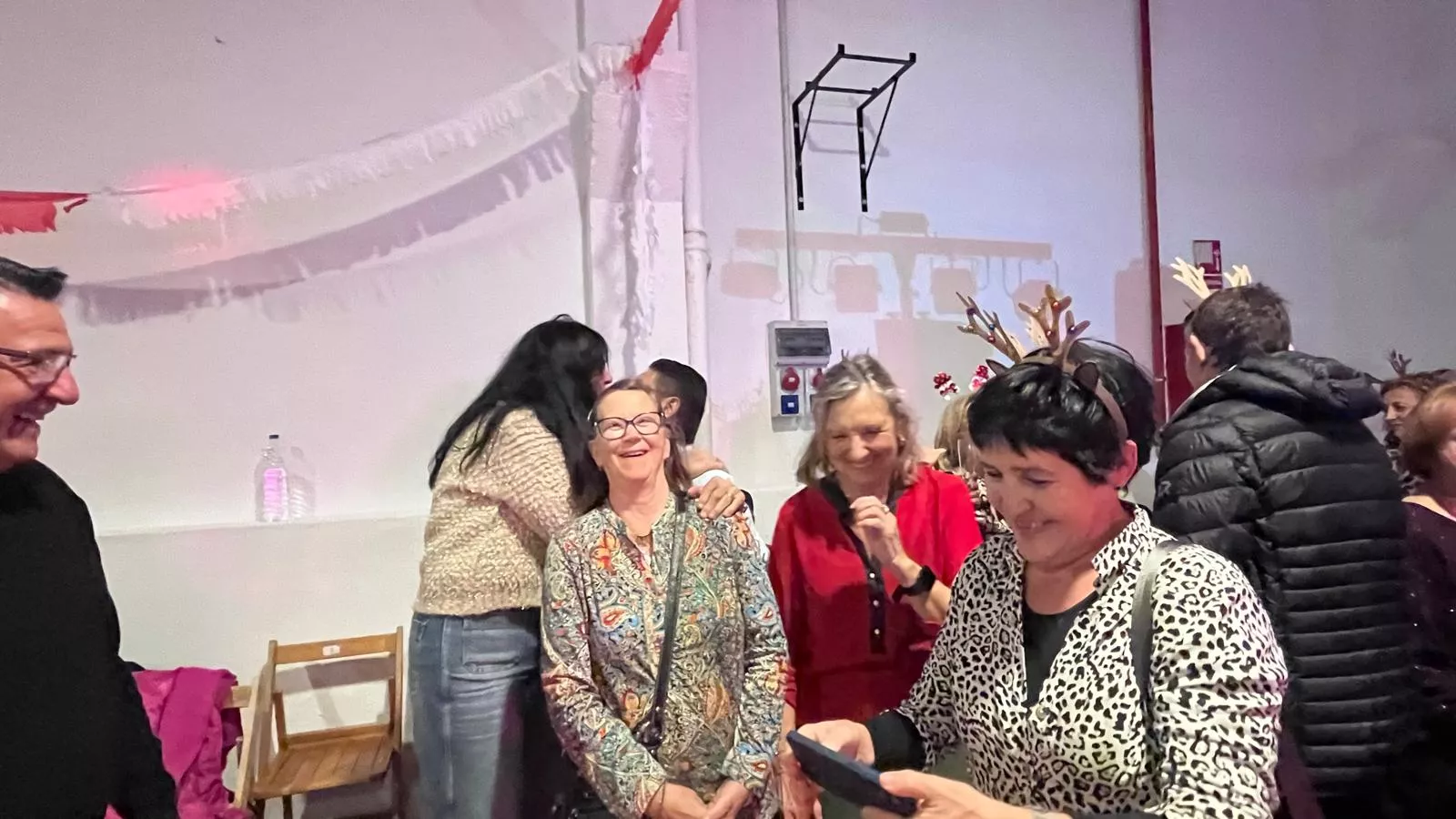 Brindis navideño y fiesta con los participantes de "Sácame a bailar". Foto Mercedes Manterola