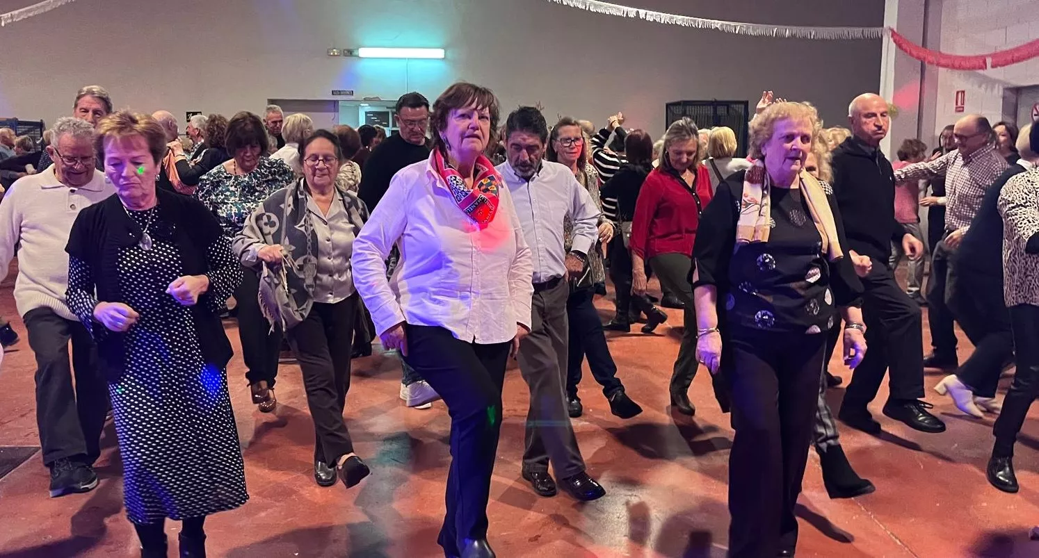 Brindis navideño y fiesta con los participantes de "Sácame a bailar". Foto Mercedes Manterola