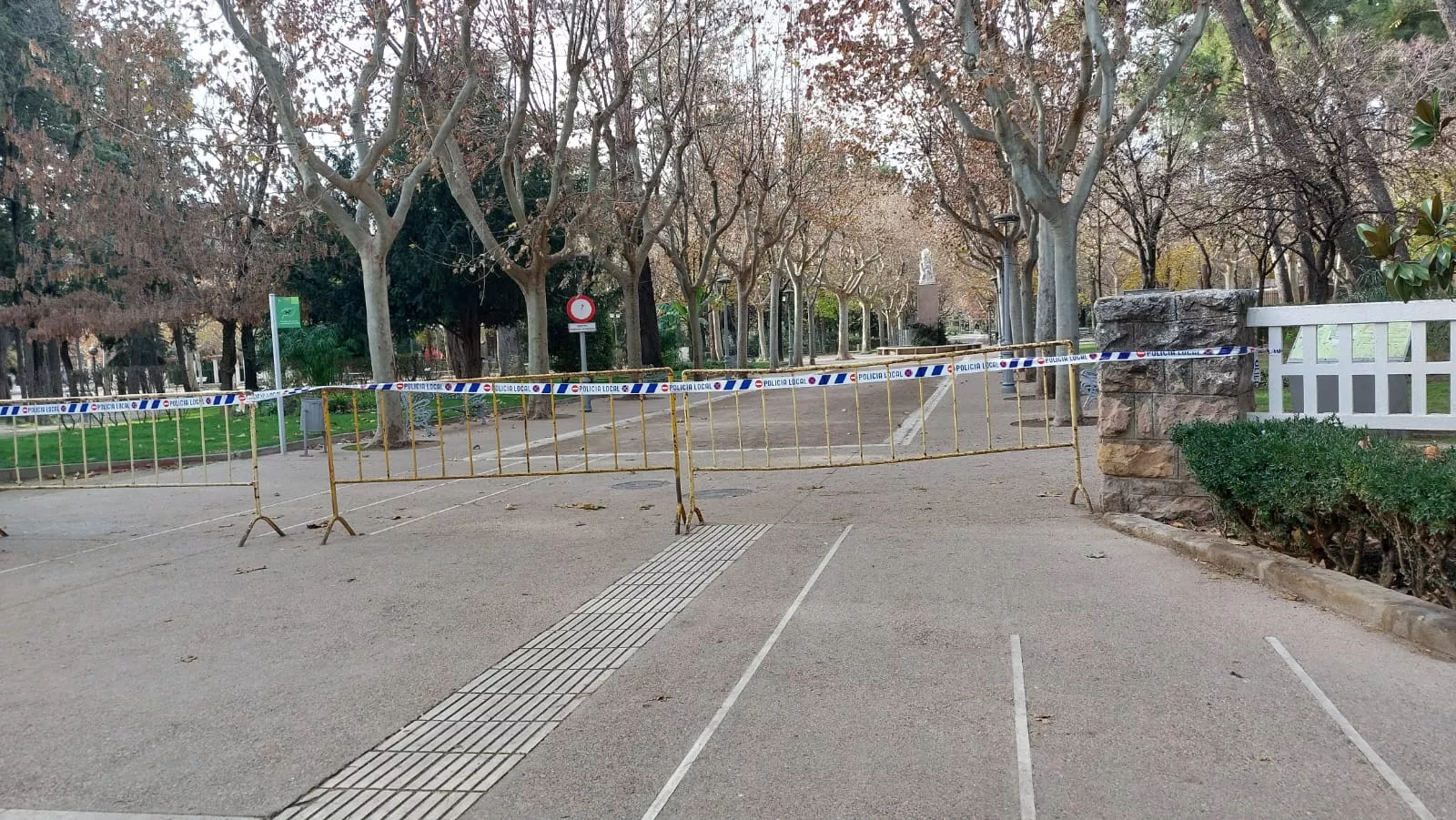 El parque Miguel Servet cerrado por la previsión de tormentas El parque Miguel Servet cerrado por la previsión de tormentas