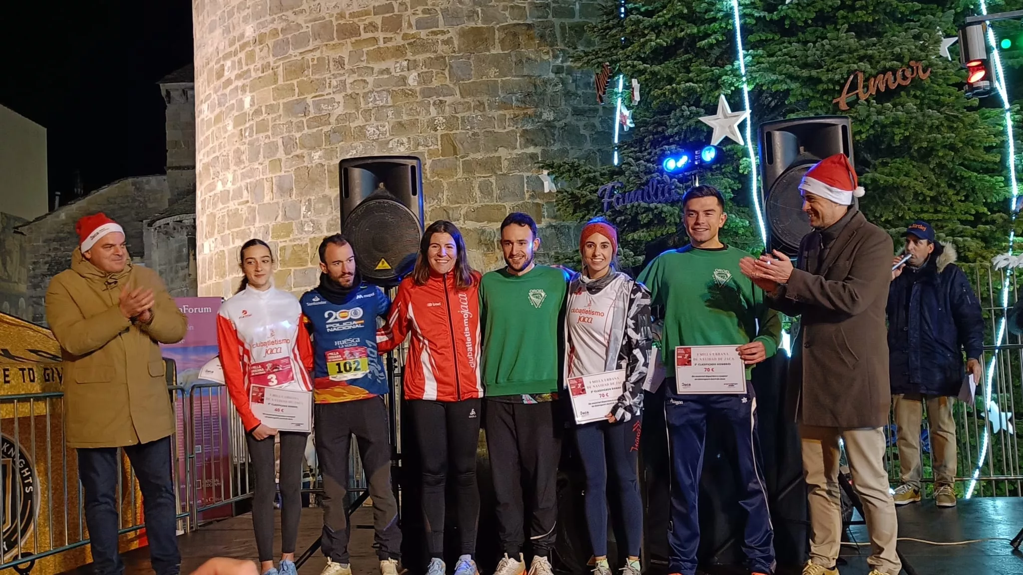 Los tres primeros, hombres y mujeres, de la Milla competitiva.