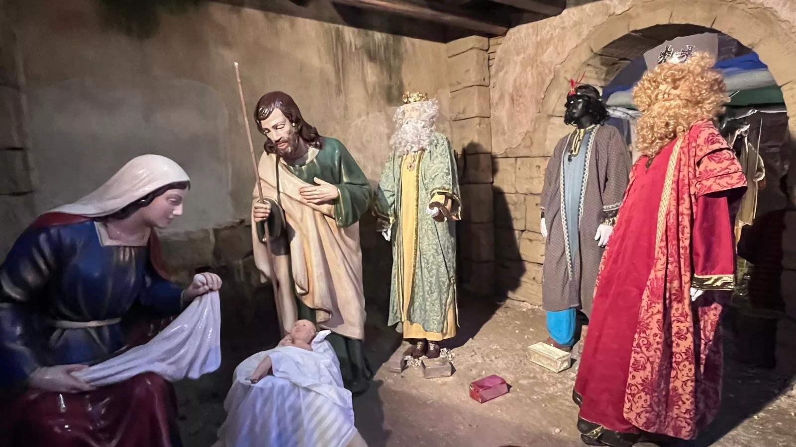 Belén instalado en los restos de la iglesia de la Malena de Huesca. Foto Mercedes Manterola