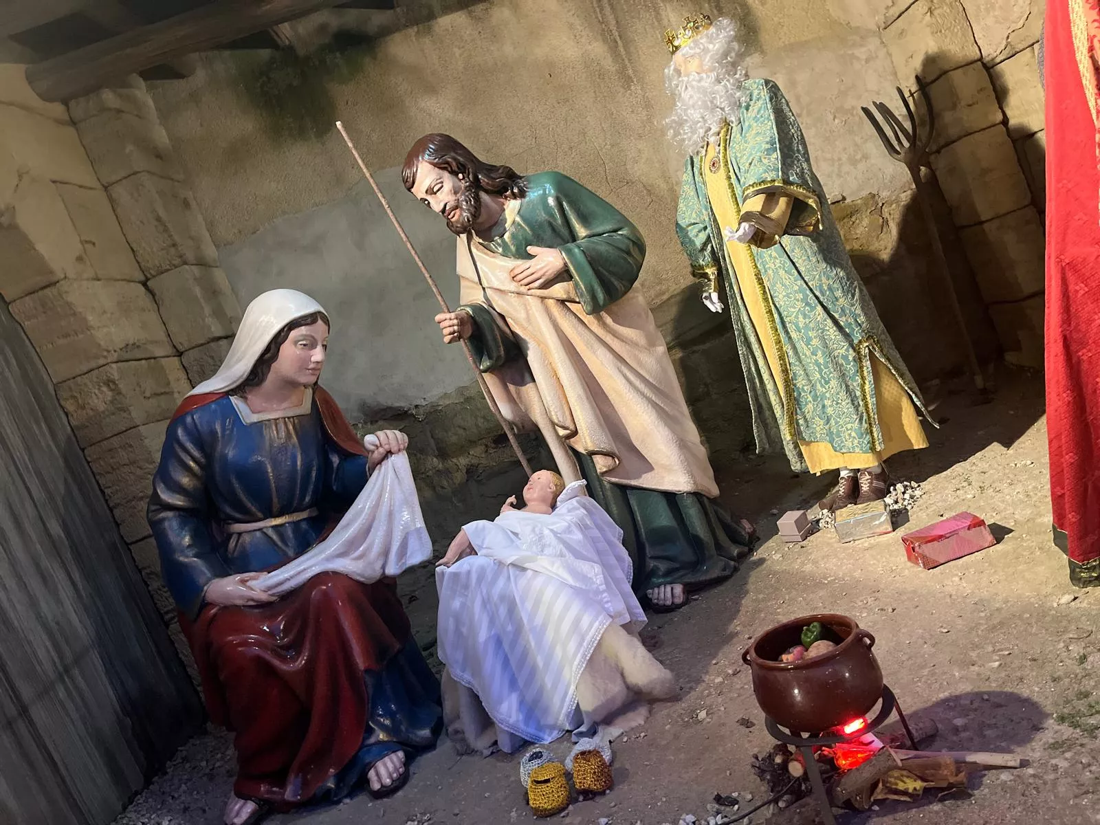 Belén instalado en los restos de la iglesia de la Malena de Huesca. Foto Mercedes Manterola