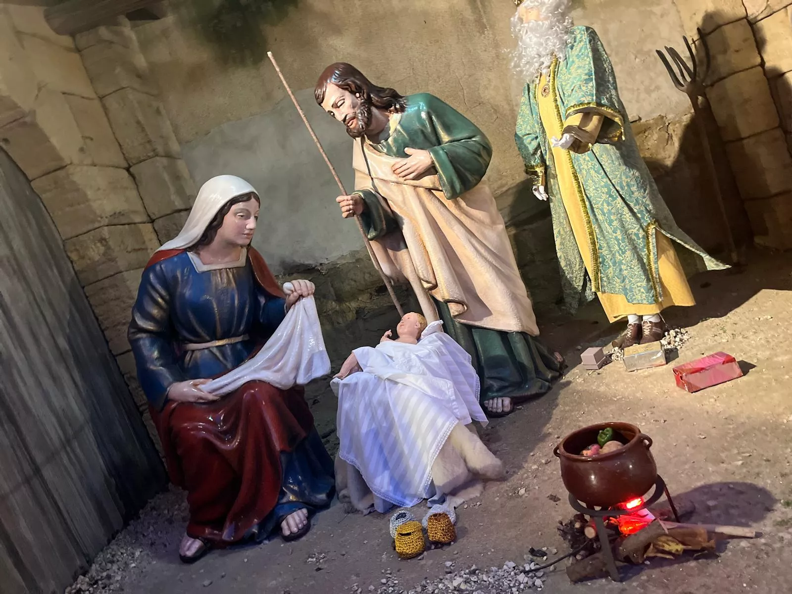 Belén instalado en los restos de la iglesia de la Malena de Huesca. Foto Mercedes Manterola