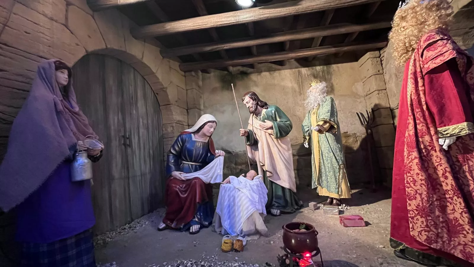 Belén instalado en los restos de la iglesia de la Malena de Huesca. Foto Mercedes Manterola