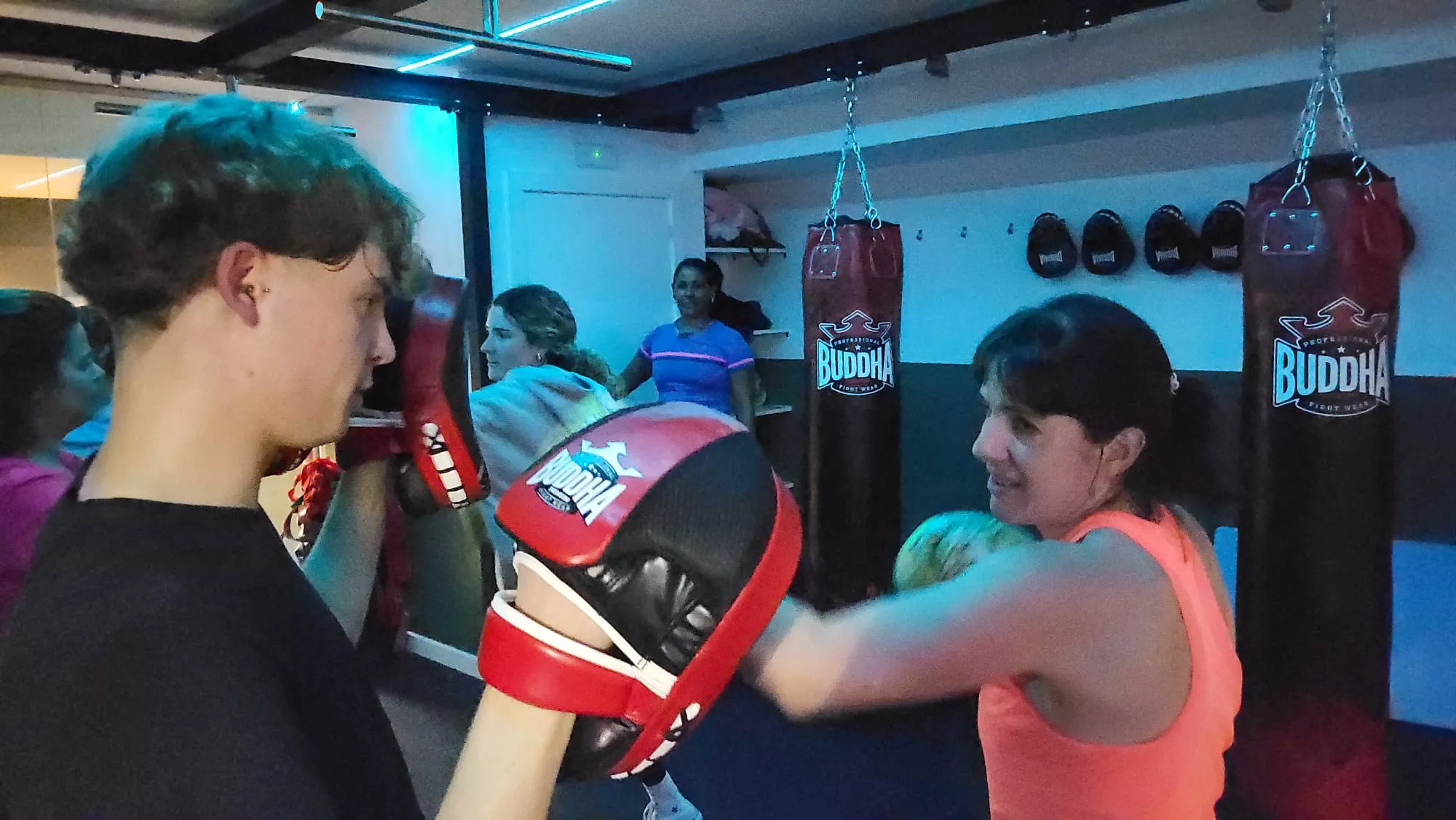 Boxing Salú en Yamira Salú en Huesca