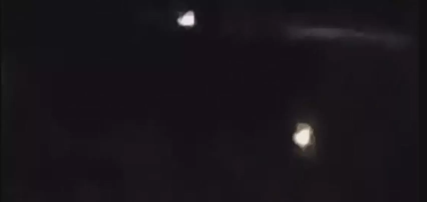 Dron en movimiento en la parte superior de la imagen volando a baja altura en Tardienta