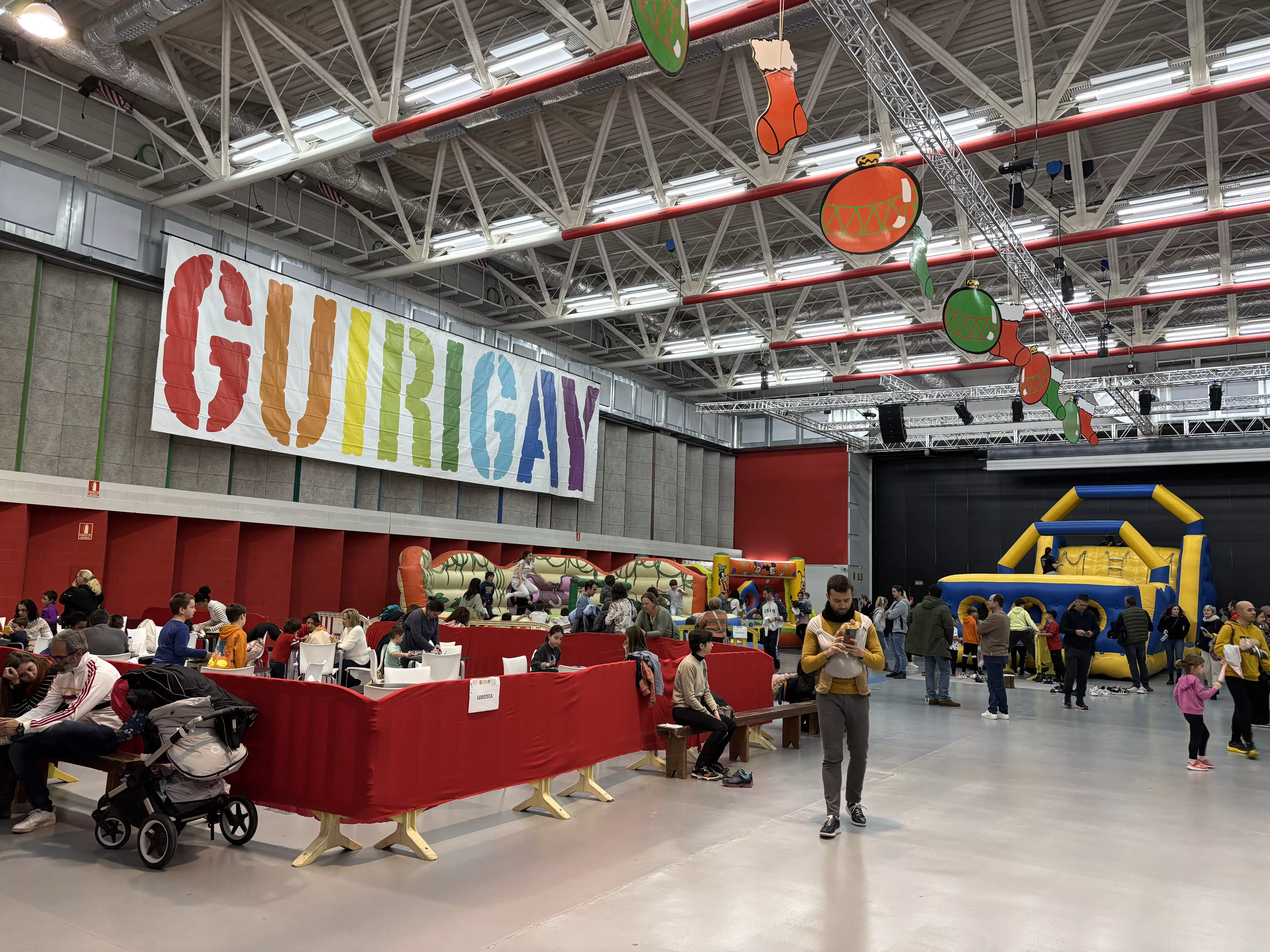 Guirigay en el Palacio de Congresos de Huesca