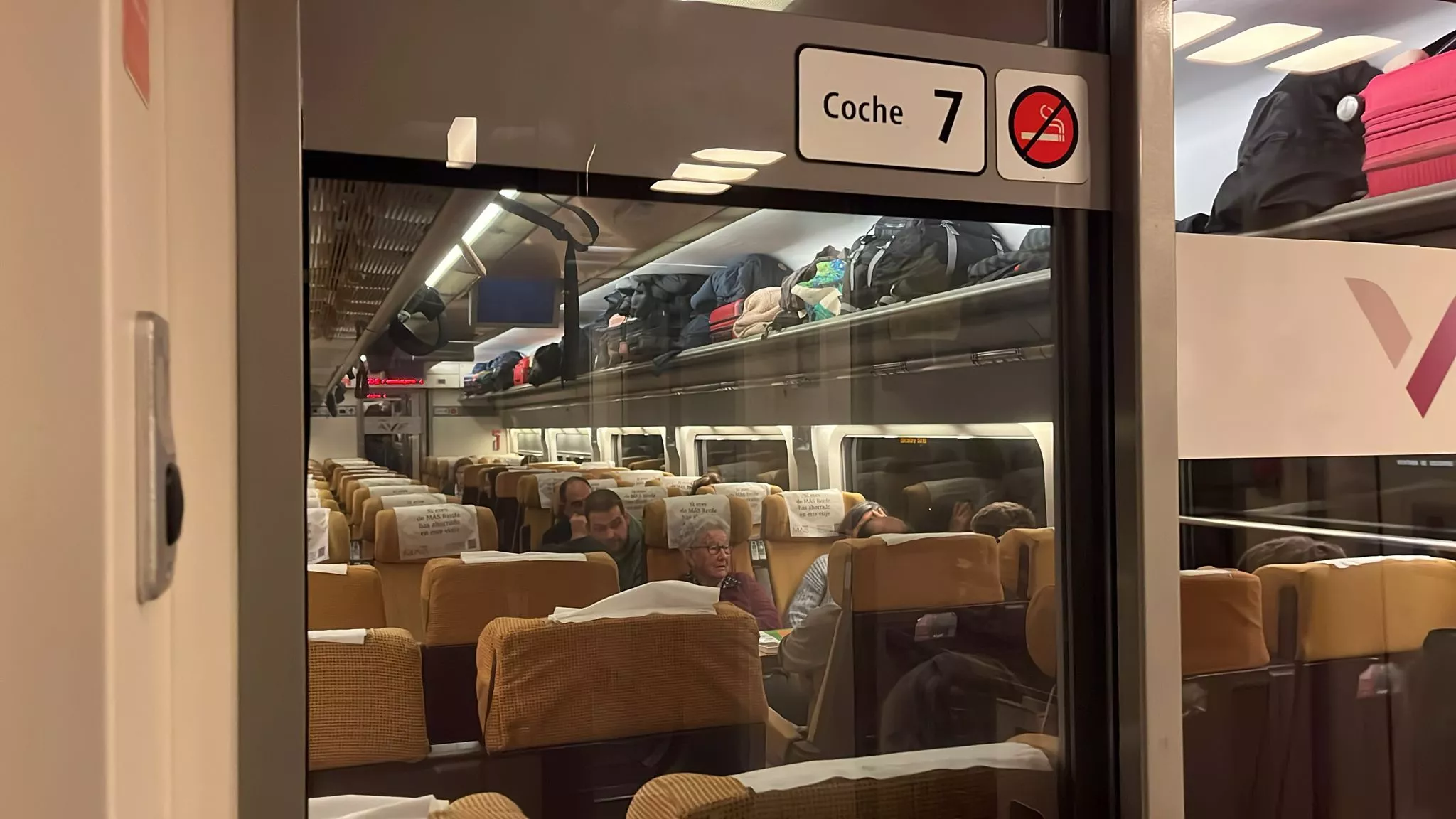 Interior del tren 02861 parado en Madrid. Foto: Mafalda Marro