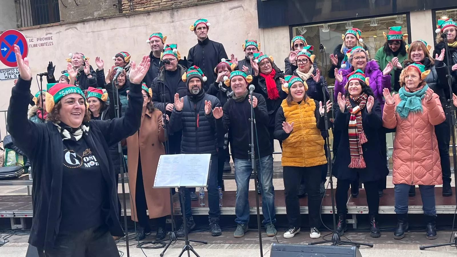 Actuación navideña de Góspel Monzón en el centro de la capital mediocinqueña. Foto Mercedes Manterola
