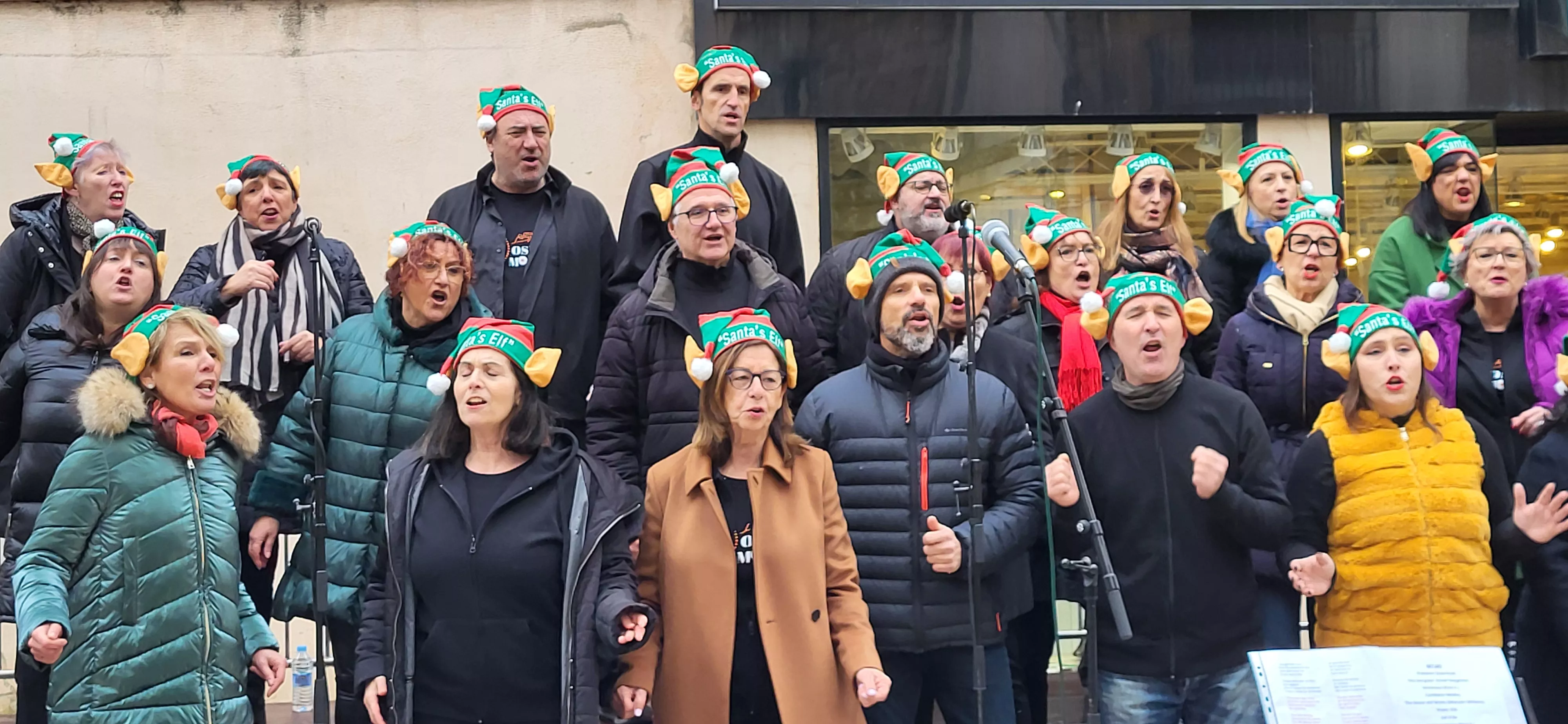 Actuación navideña de Góspel Monzón en el centro de la capital mediocinqueña. Foto Mercedes Manterola