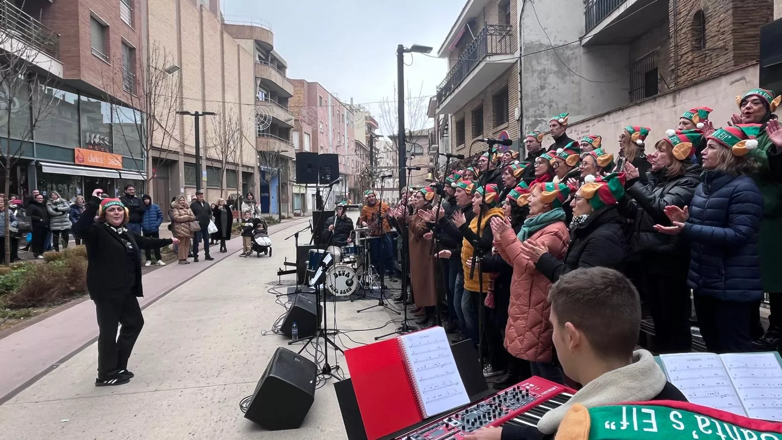 Actuación navideña de Góspel Monzón en el centro de la capital mediocinqueña. Foto Mercedes Manterola