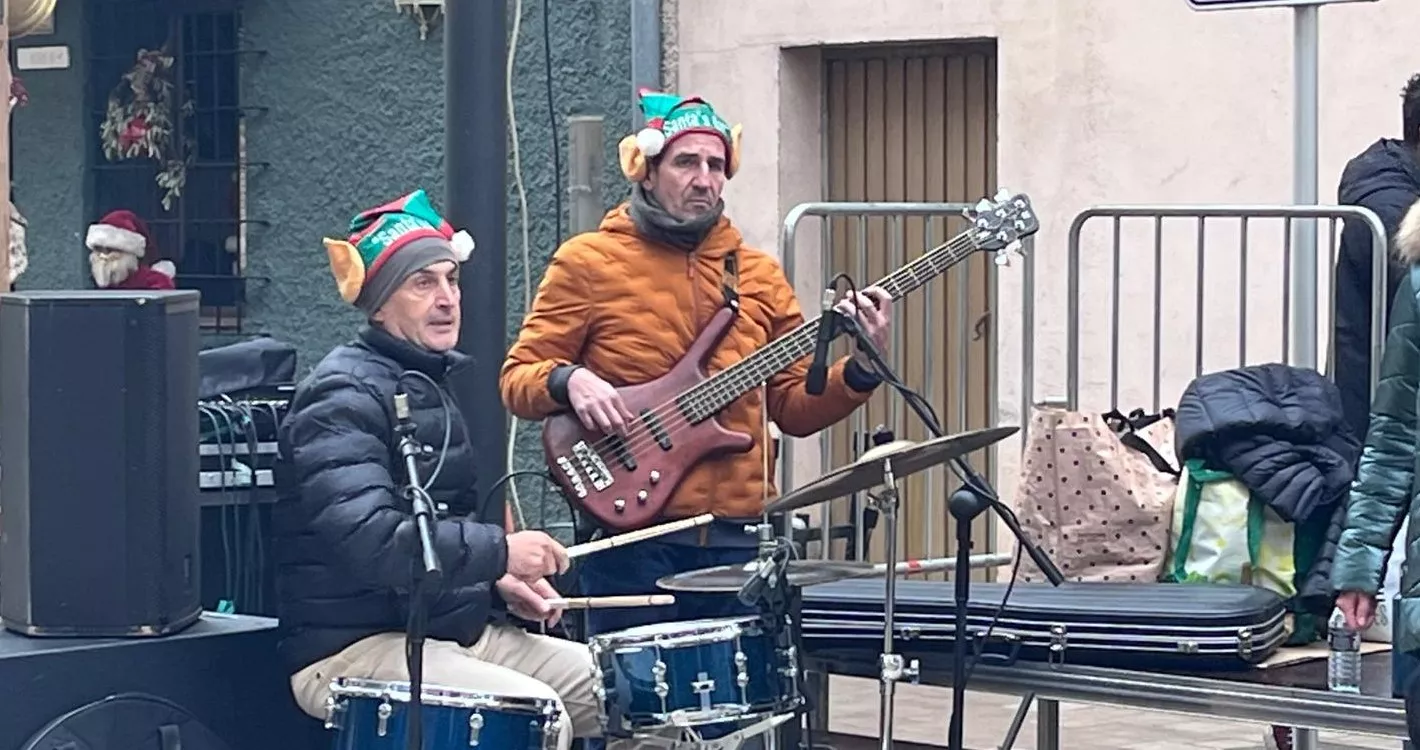 Actuación navideña de Góspel Monzón en el centro de la capital mediocinqueña. Foto Mercedes Manterola
