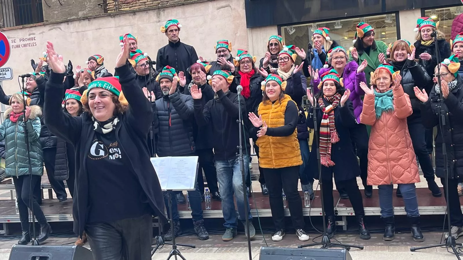 Actuación navideña de Góspel Monzón en el centro de la capital mediocinqueña. Foto Mercedes Manterola