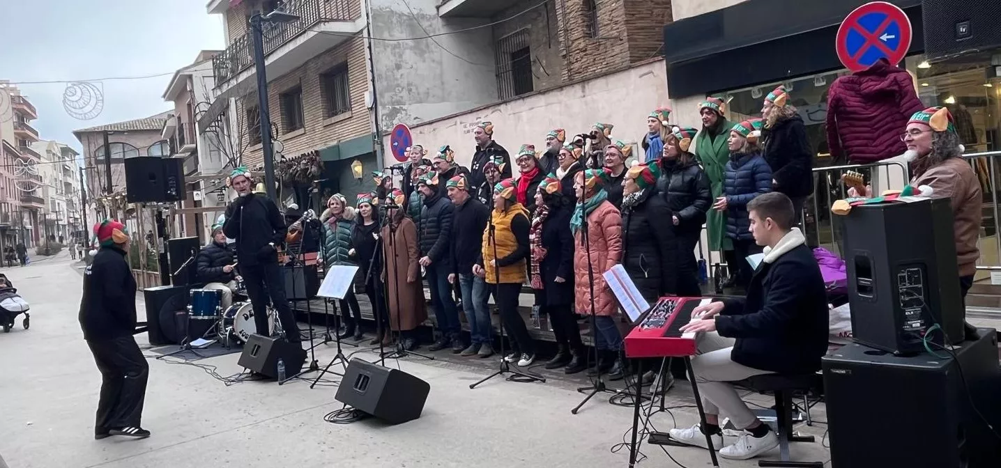 Actuación navideña de Góspel Monzón en el centro de la capital mediocinqueña. Foto Mercedes Manterola