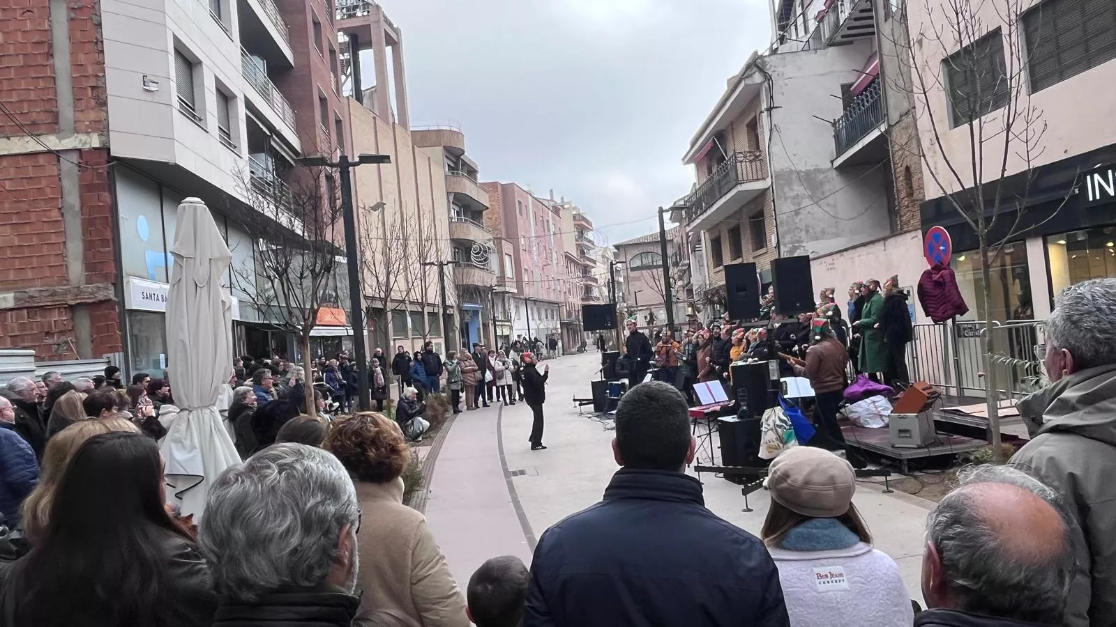 Actuación navideña de Góspel Monzón en el centro de la capital mediocinqueña. Foto Mercedes Manterola