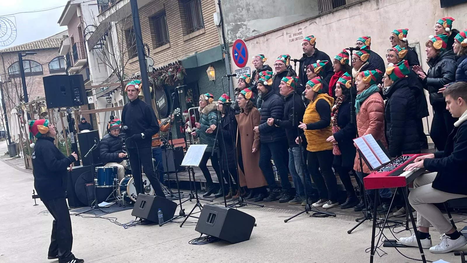 Actuación navideña de Góspel Monzón en el centro de la capital mediocinqueña. Foto Mercedes Manterola