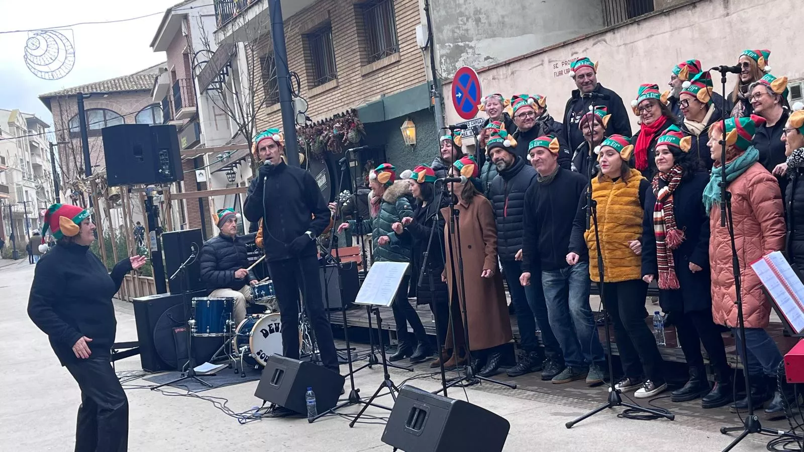 Actuación navideña de Góspel Monzón en el centro de la capital mediocinqueña. Foto Mercedes Manterola