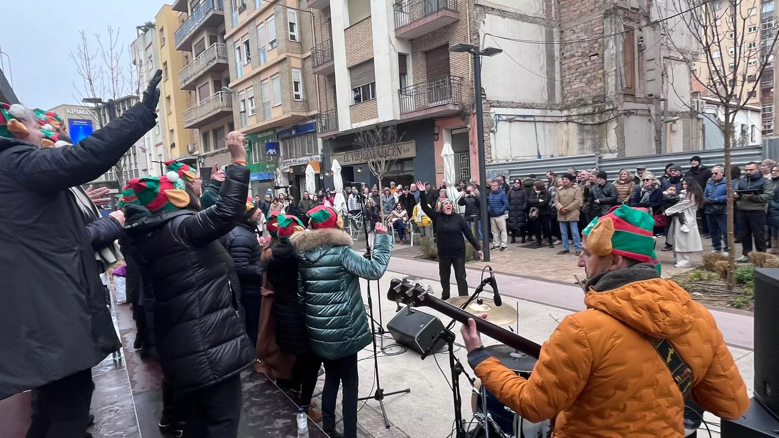 Actuación navideña de Góspel Monzón en el centro de la capital mediocinqueña. Foto Mercedes Manterola