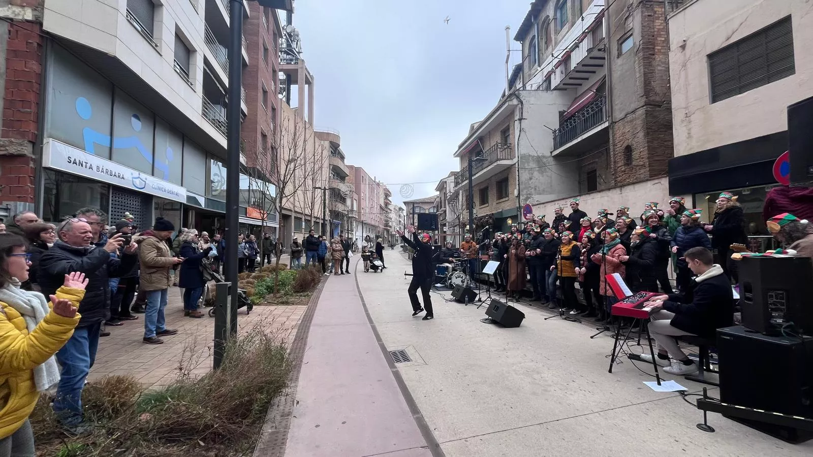 Actuación navideña de Góspel Monzón en el centro de la capital mediocinqueña. Foto Mercedes Manterola