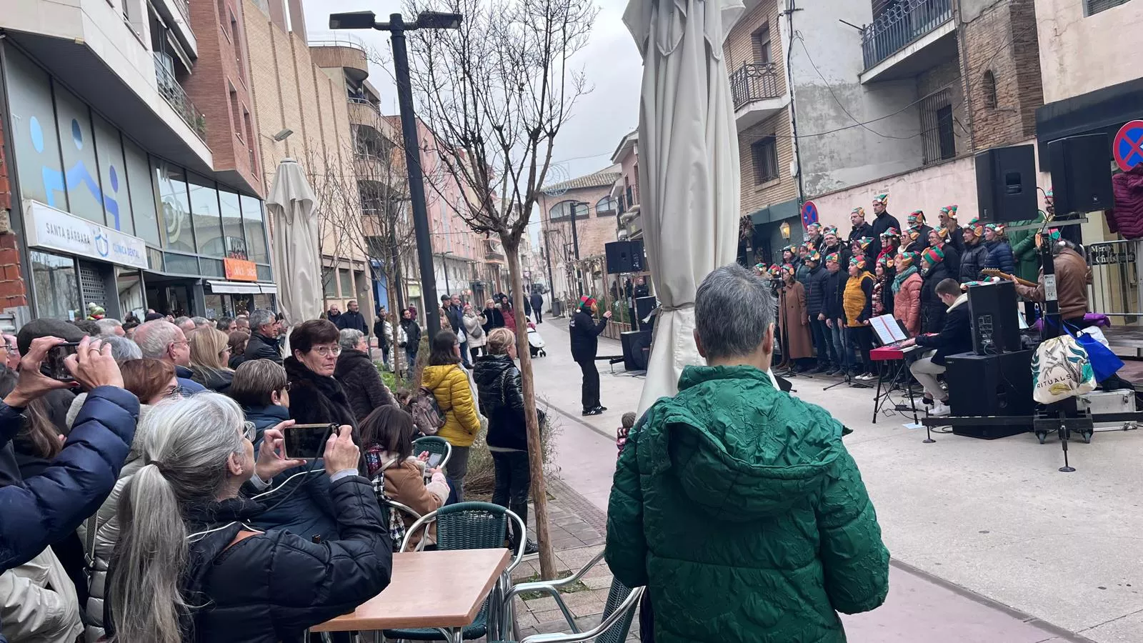 Actuación navideña de Góspel Monzón en el centro de la capital mediocinqueña. Foto Mercedes Manterola