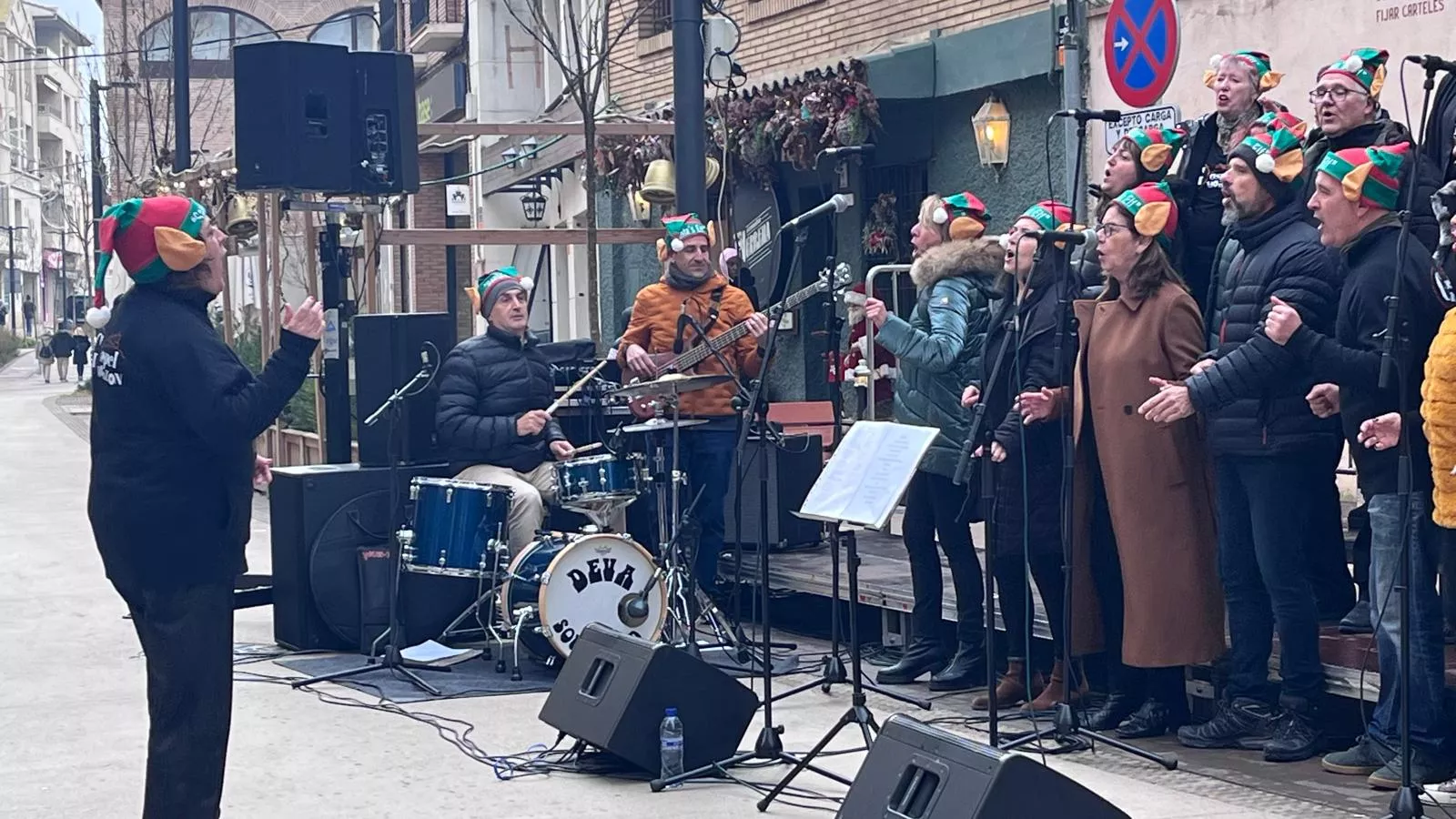 Actuación navideña de Góspel Monzón en el centro de la capital mediocinqueña. Foto Mercedes Manterola