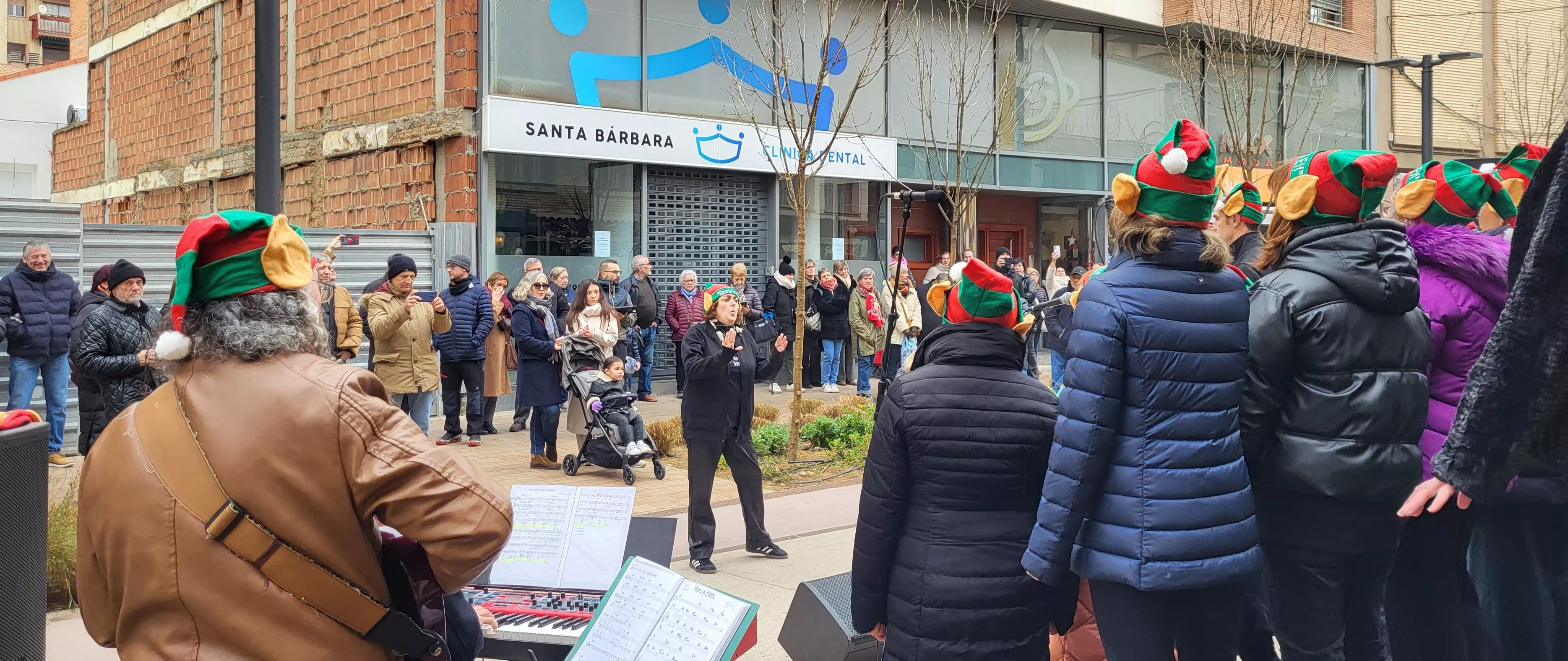 Actuación navideña de Góspel Monzón en el centro de la capital mediocinqueña. Foto Mercedes Manterola