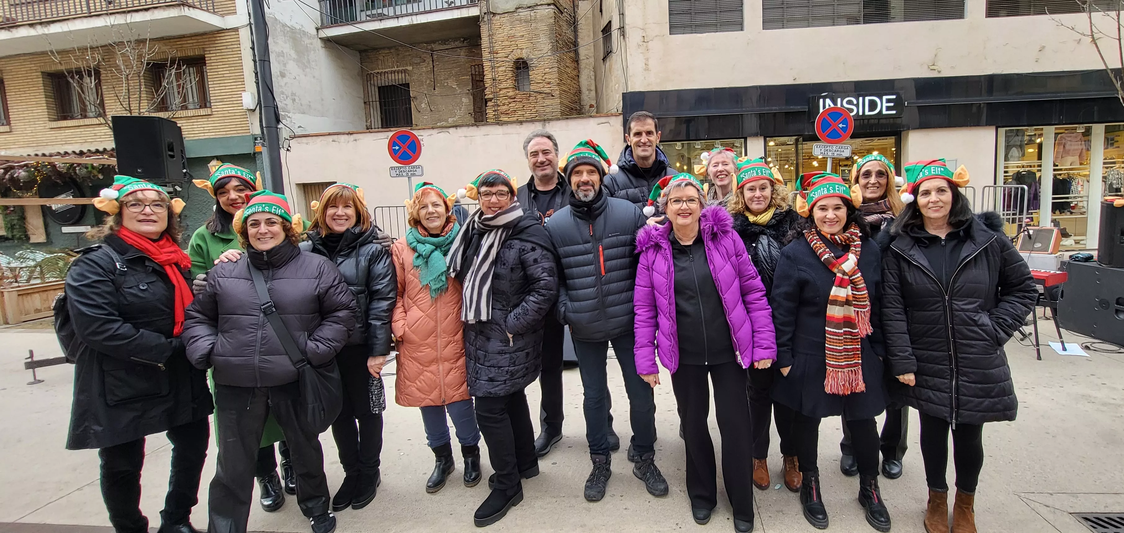 Actuación navideña de Góspel Monzón en el centro de la capital mediocinqueña. Foto Mercedes Manterola