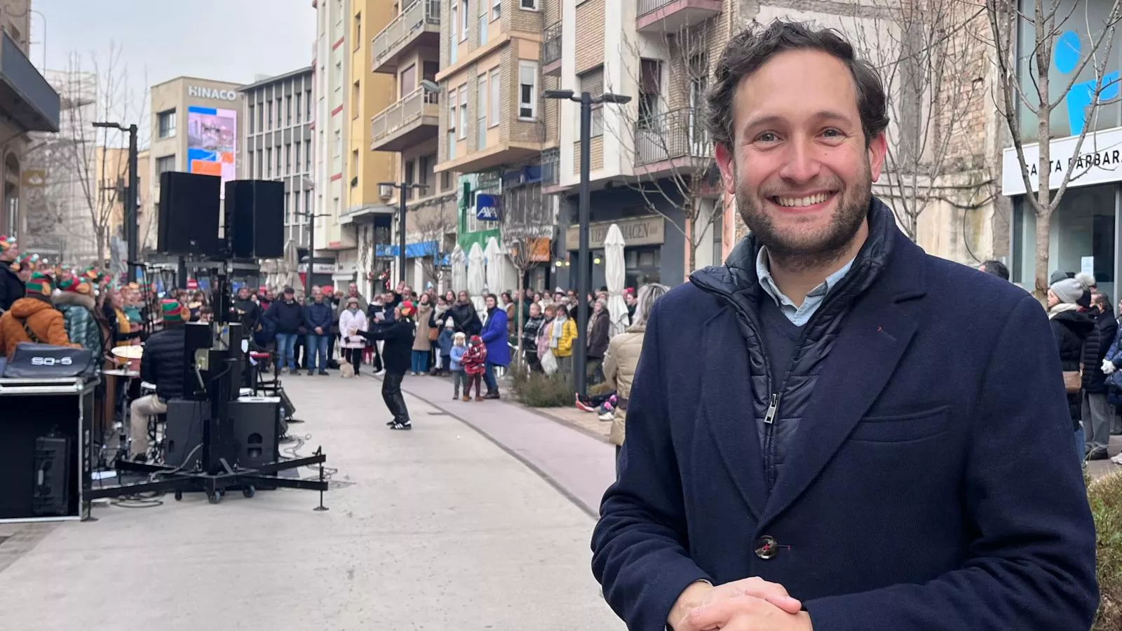 Isaac Claver durante la actuación navideña. Foto Mercedes Manterola