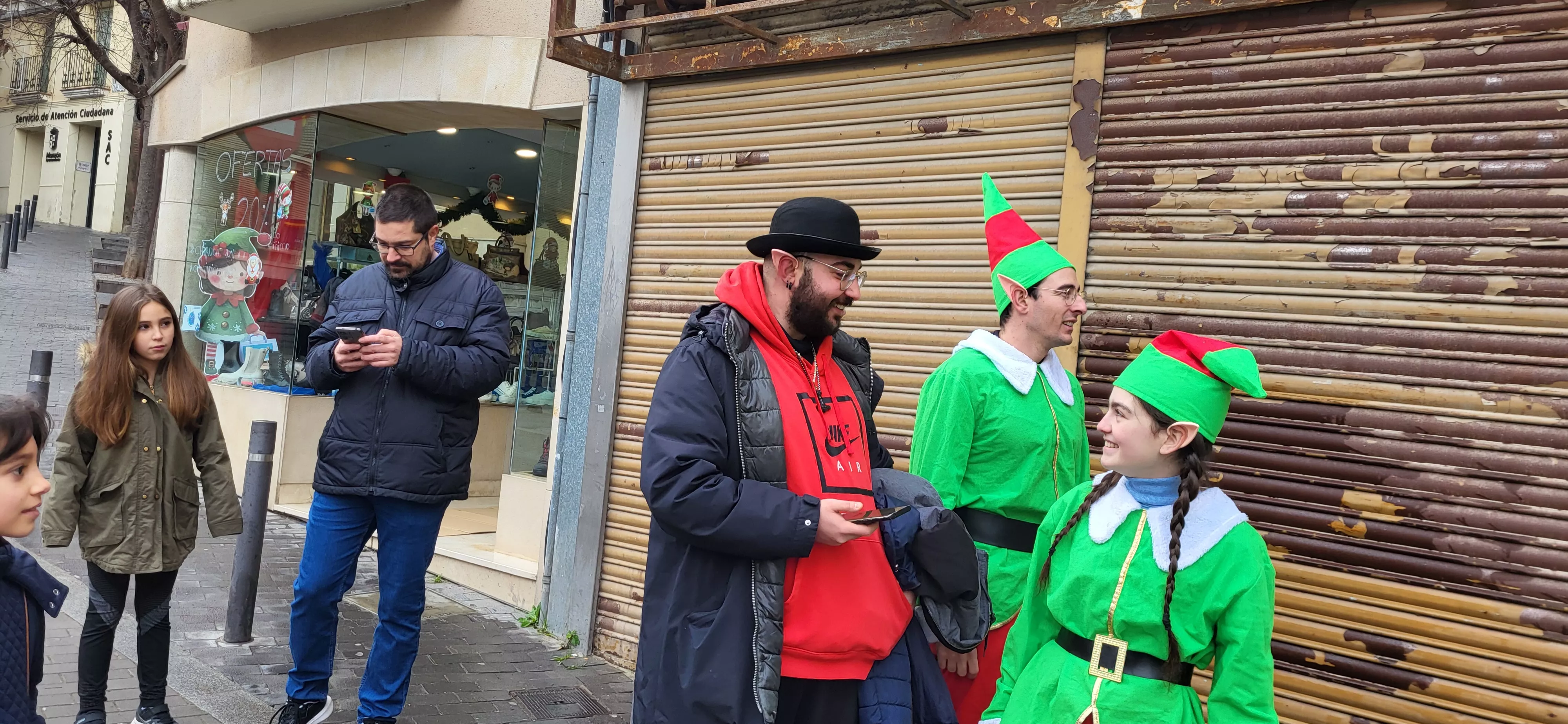 Búsqueda de gnomos escondidos en Monzón. Foto Mercedes Manterola