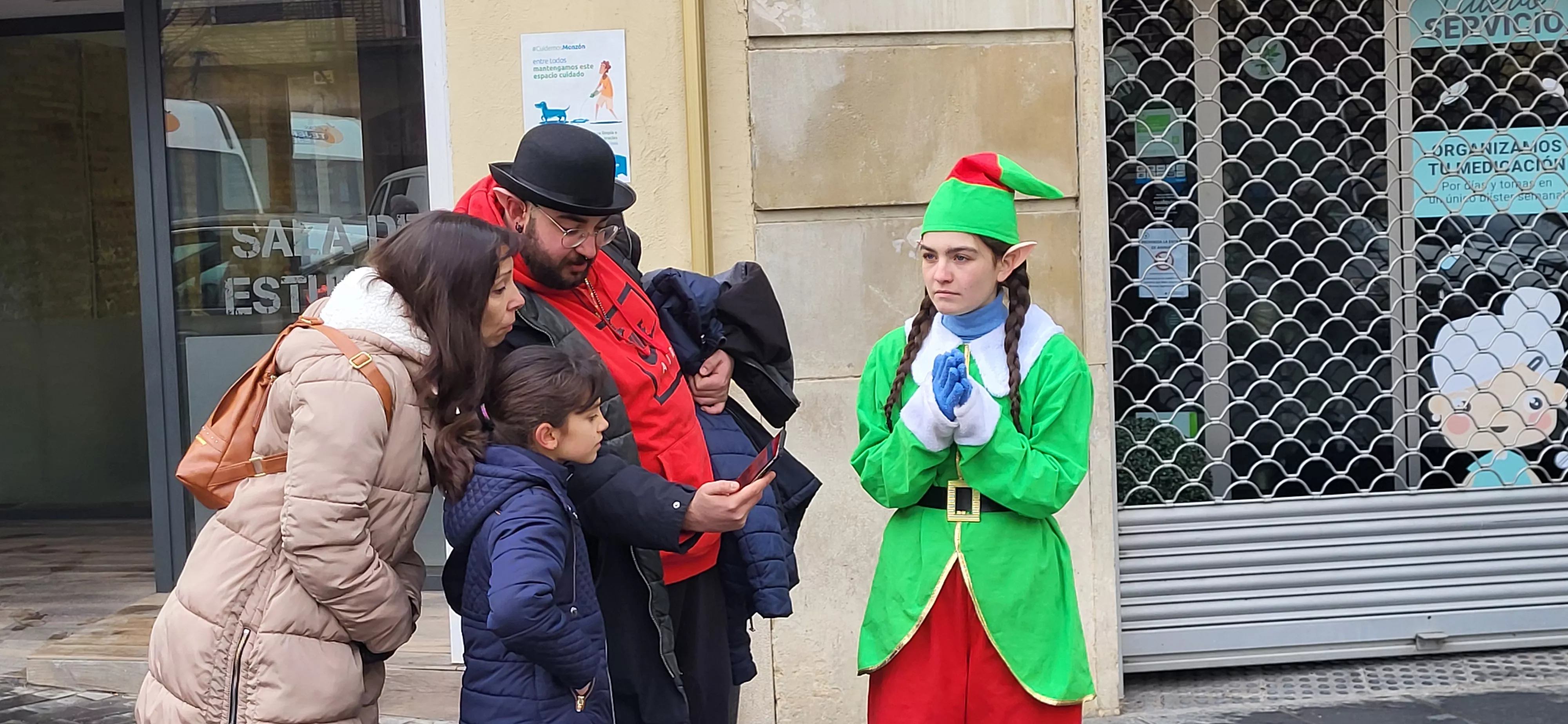 Búsqueda de gnomos escondidos en Monzón. Foto Mercedes Manterola