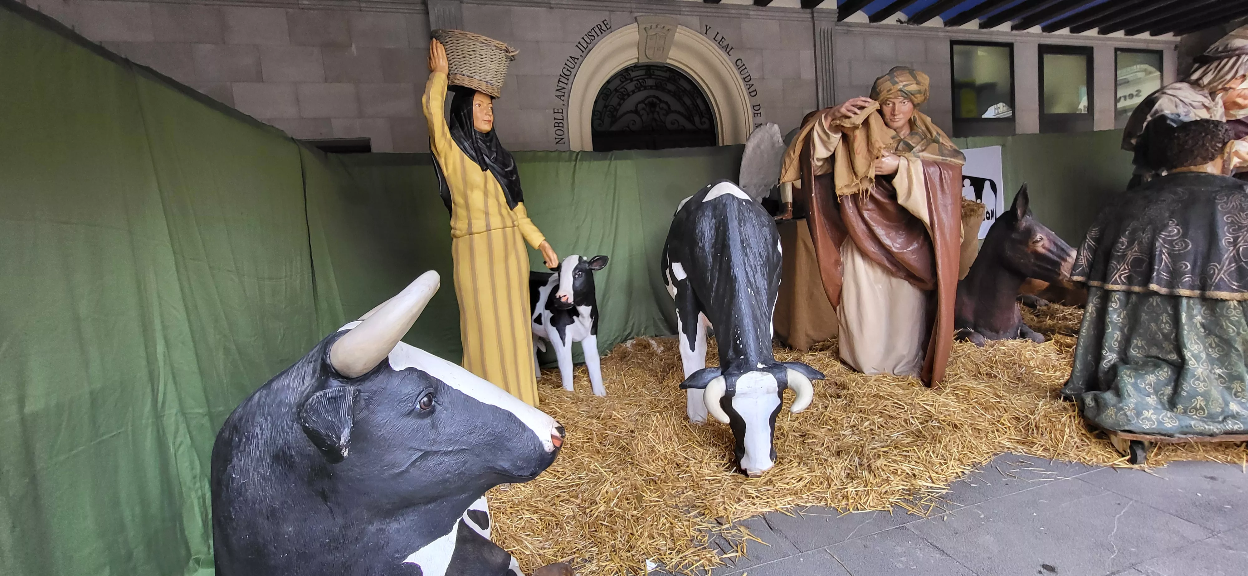 Belén instalado en el Ayuntamiento de Monzón. Foto Mercedes Manterola