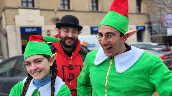 Dispuestos a la caza de gnomos en Monzón. Dispuestos a la caza de gnomos en Monzón.