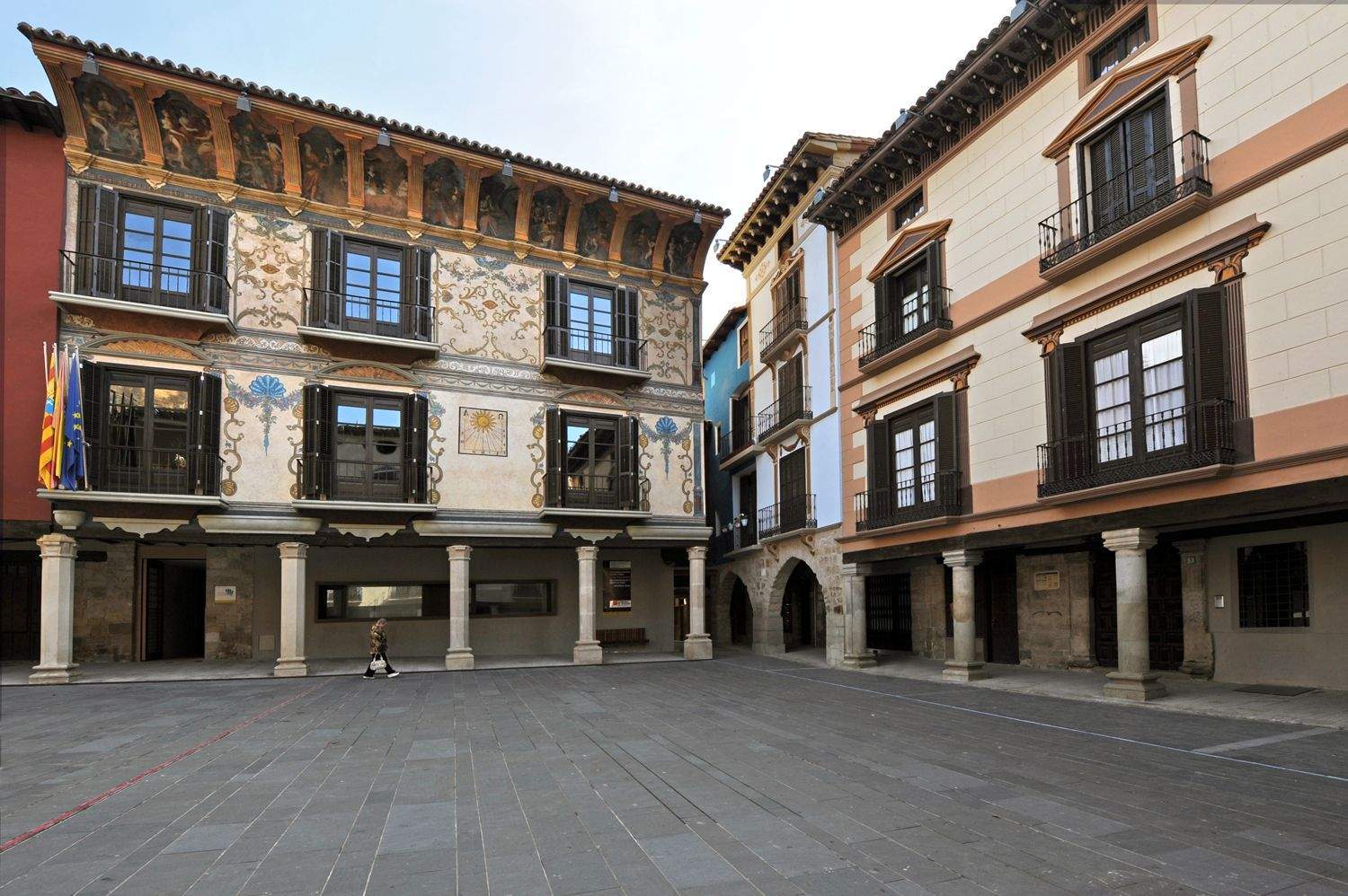 Graus es la capital administrativa de la comarca de la Ribagorza. Graus es la capital administrativa de la comarca de la Ribagorza.