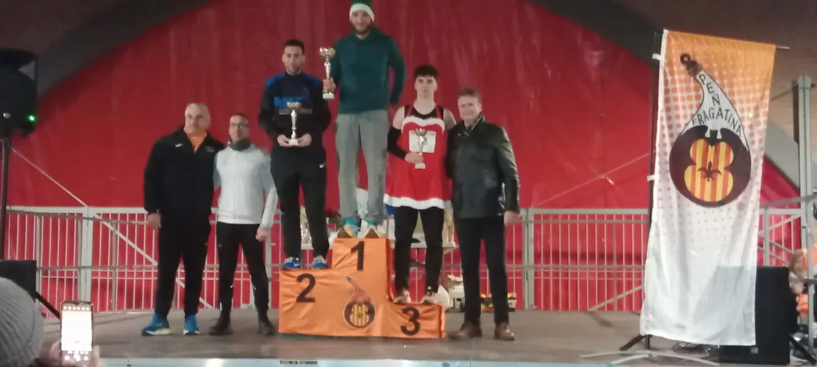 Podio masculino de la San Silvestre de Fraga.