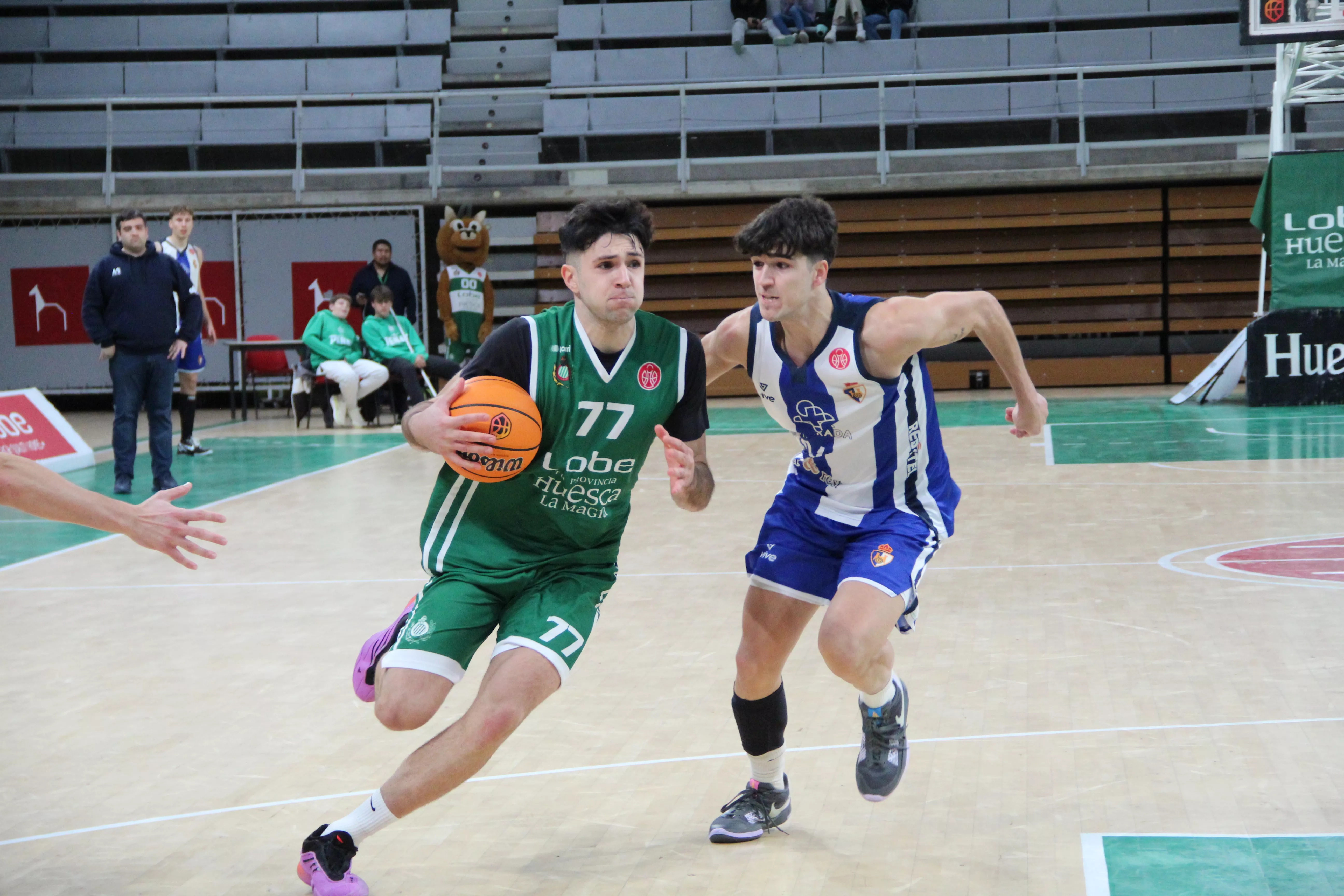 Guillem Vázquez, en un partido con Lobe Huesca.