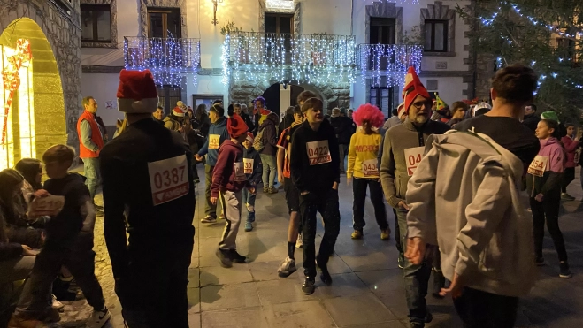 Mucho ambiente en Hecho con su San Silvestre. Mucho ambiente en Hecho con su San Silvestre.