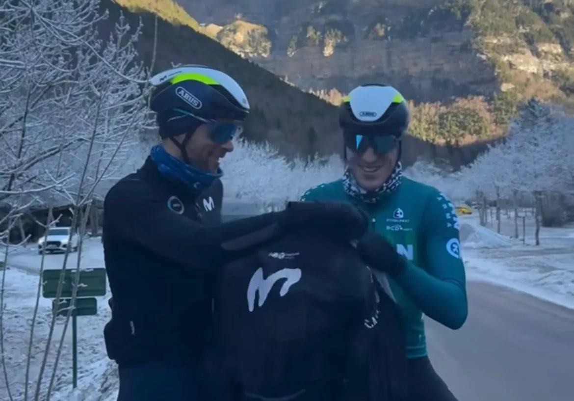 Jorge Arcas, el padrino de Castrillo en el día 1 como nuevo corredor de Movistar