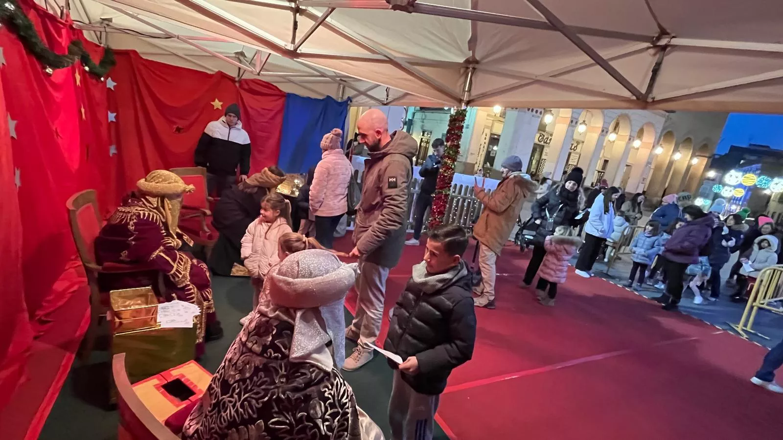 Visita a Huesca de los pajes de los Reyes Magos. Foto Mercedes Manterola