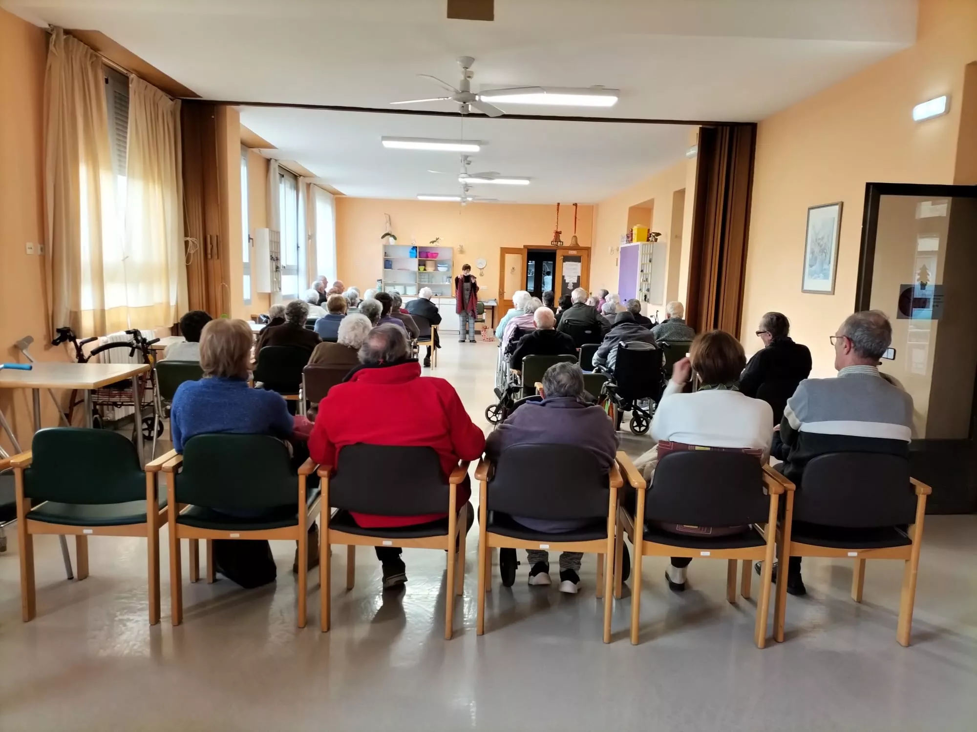  Sandra Araguás en la Residencia Nuestra Señora de la Virgen de Casbas de Ayerbe.