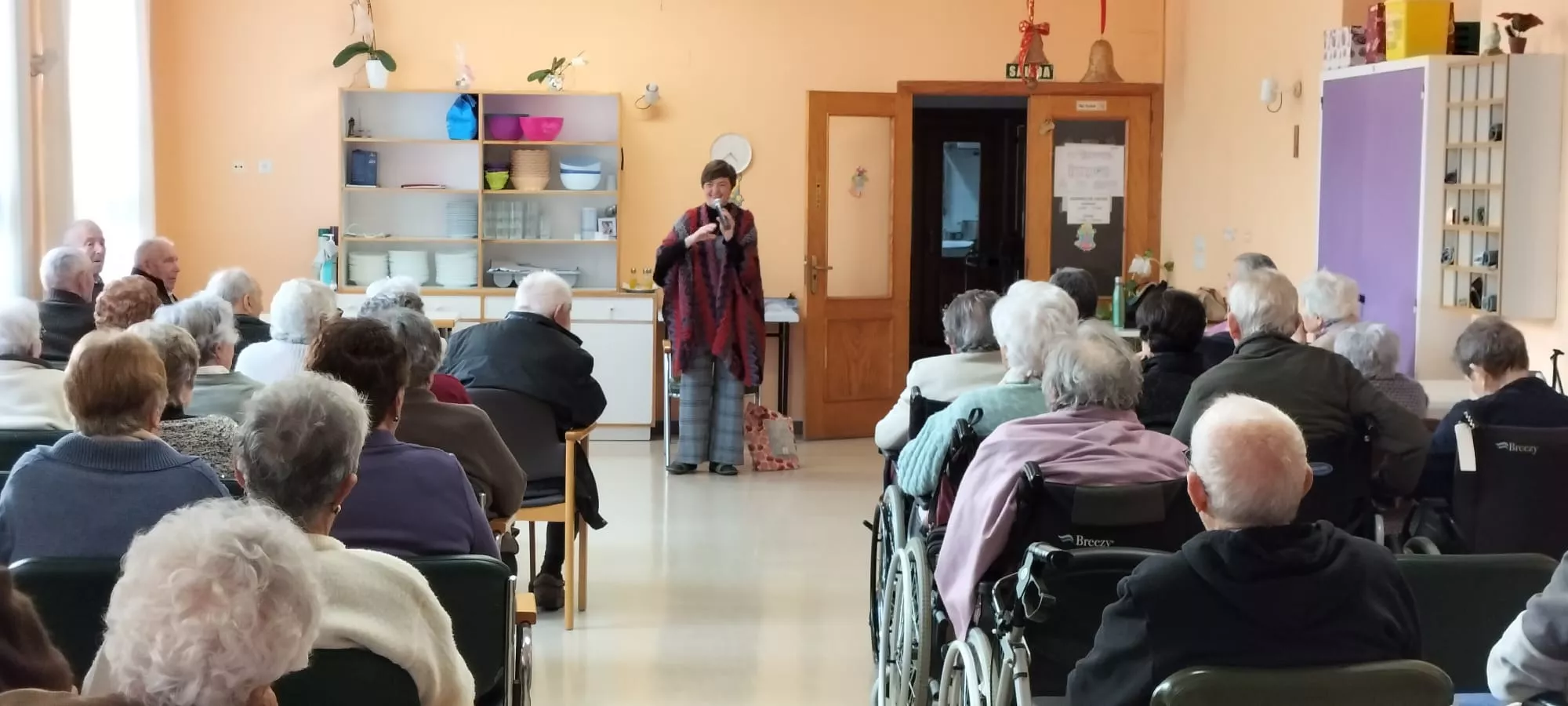  Sandra Araguás en la Residencia Nuestra Señora de la Virgen de Casbas de Ayerbe.