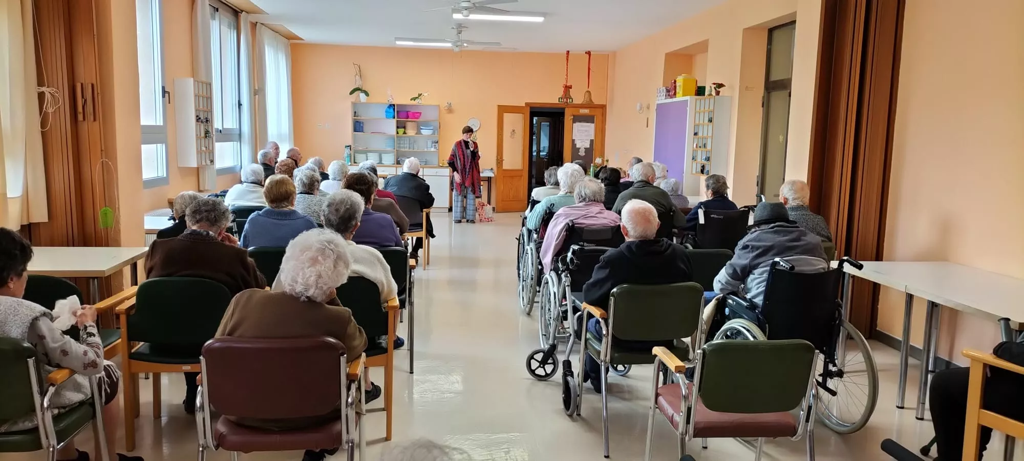  Sandra Araguás en la Residencia Nuestra Señora de la Virgen de Casbas de Ayerbe.