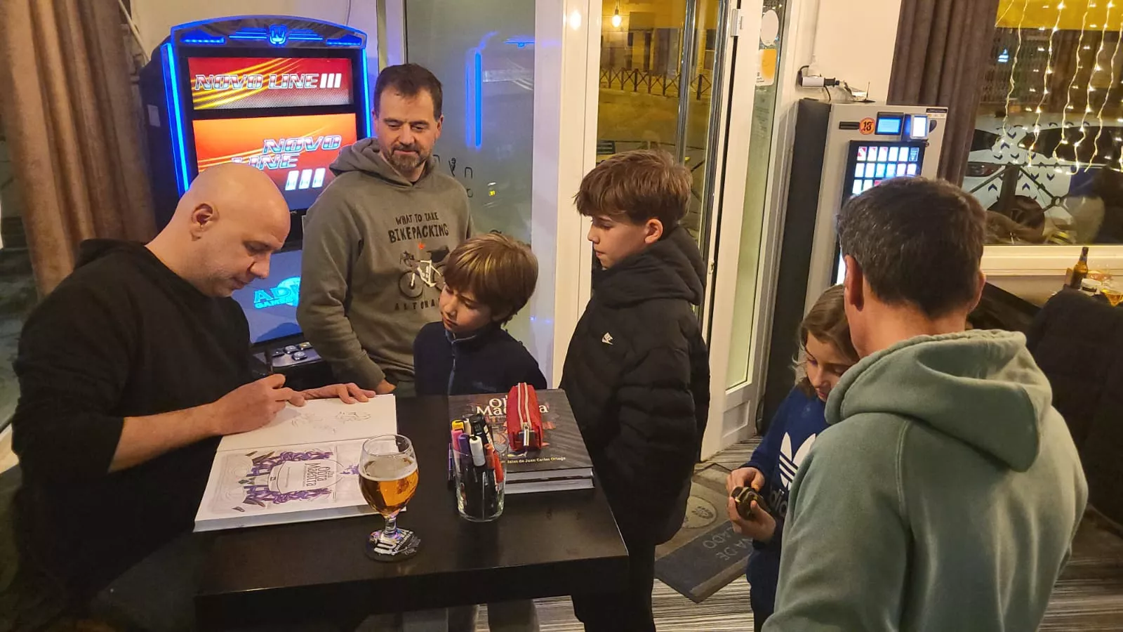 Firma de libros de Lorenzo Caudevilla en El Punto y del bautizo de la tapa Jacinto