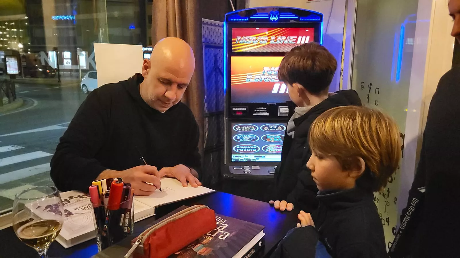 Firma de libros de Lorenzo Caudevilla en El Punto y del bautizo de la tapa Jacinto