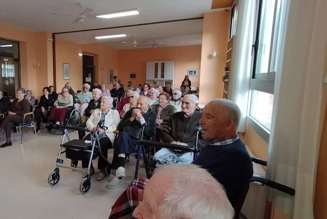  Sandra Araguás en la Residencia Nuestra Señora de la Virgen de Casbas de Ayerbe.